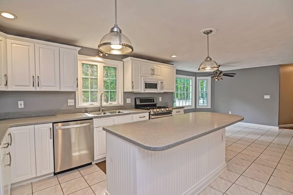 292 Candlestick Road North Andover, MA 01845 - Photo 12 of 42 Gallery Image 12