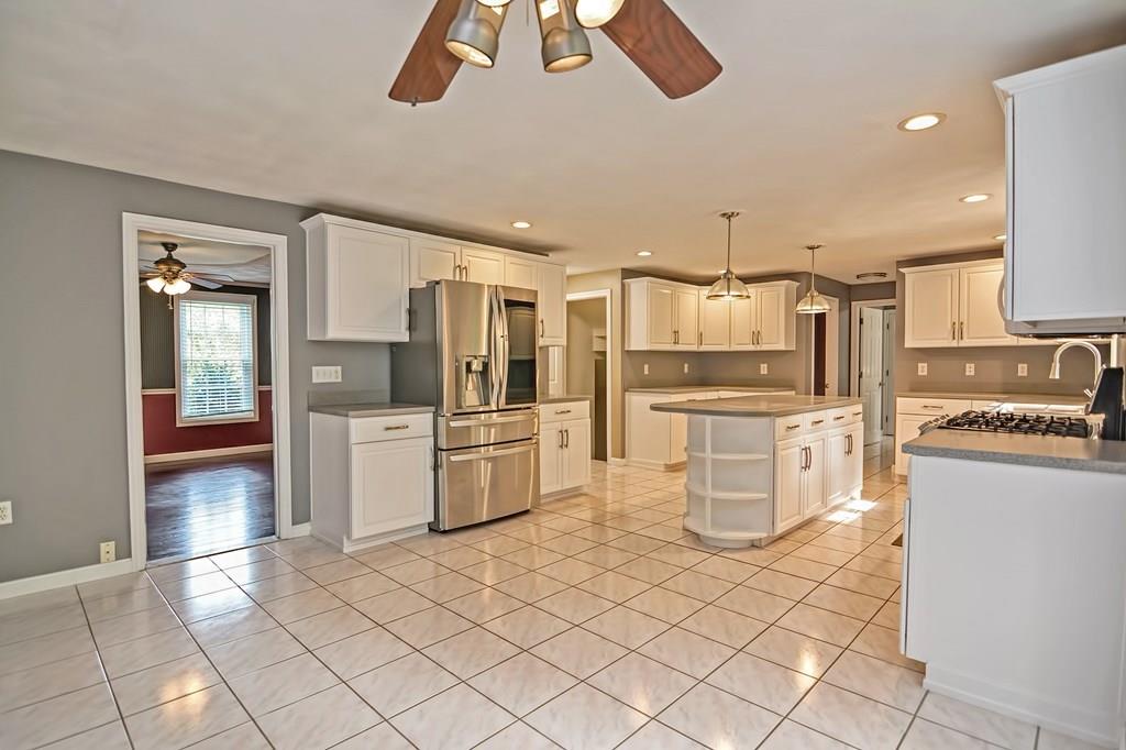 292 Candlestick Road North Andover, MA 01845 - Photo 9 of 42 Gallery Image 9