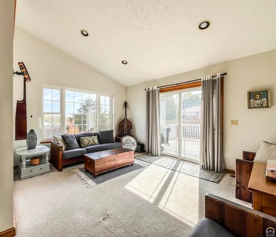 $438,000 | 1224 Pawnee Drive, St. Marys, KS 66536