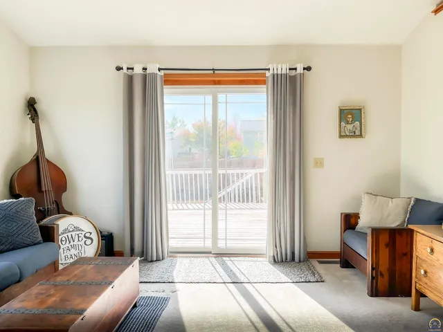 $438,000 | 1224 Pawnee Drive, St. Marys, KS 66536