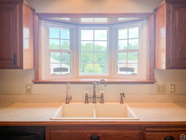 $438,000 | 1224 Pawnee Drive, St. Marys, KS 66536