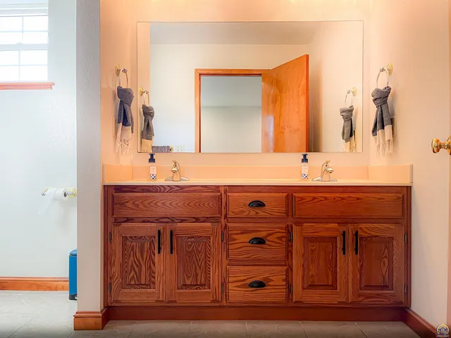 $438,000 | 1224 Pawnee Drive, St. Marys, KS 66536