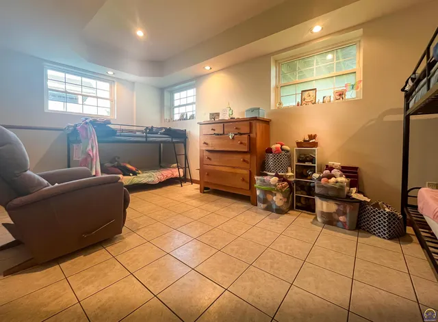 $438,000 | 1224 Pawnee Drive, St. Marys, KS 66536