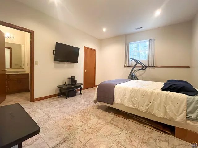 $438,000 | 1224 Pawnee Drive, St. Marys, KS 66536