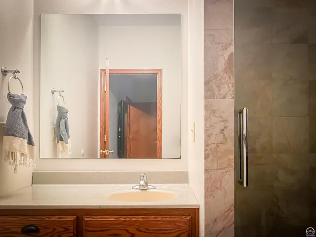 $438,000 | 1224 Pawnee Drive, St. Marys, KS 66536