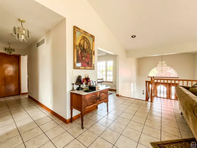 $438,000 | 1224 Pawnee Drive, St. Marys, KS 66536