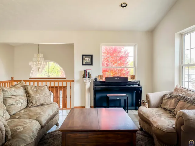 $438,000 | 1224 Pawnee Drive, St. Marys, KS 66536