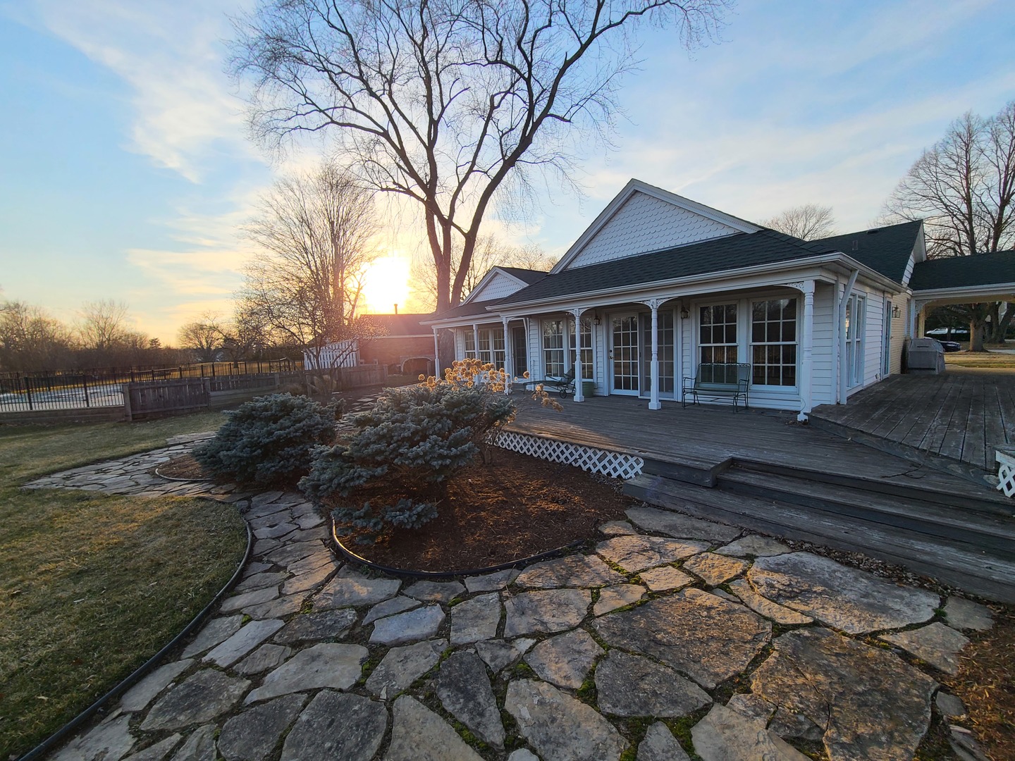 630 Greenview Road Itasca, IL 60143 - Photo 12 of 12 a front view of a house with garden