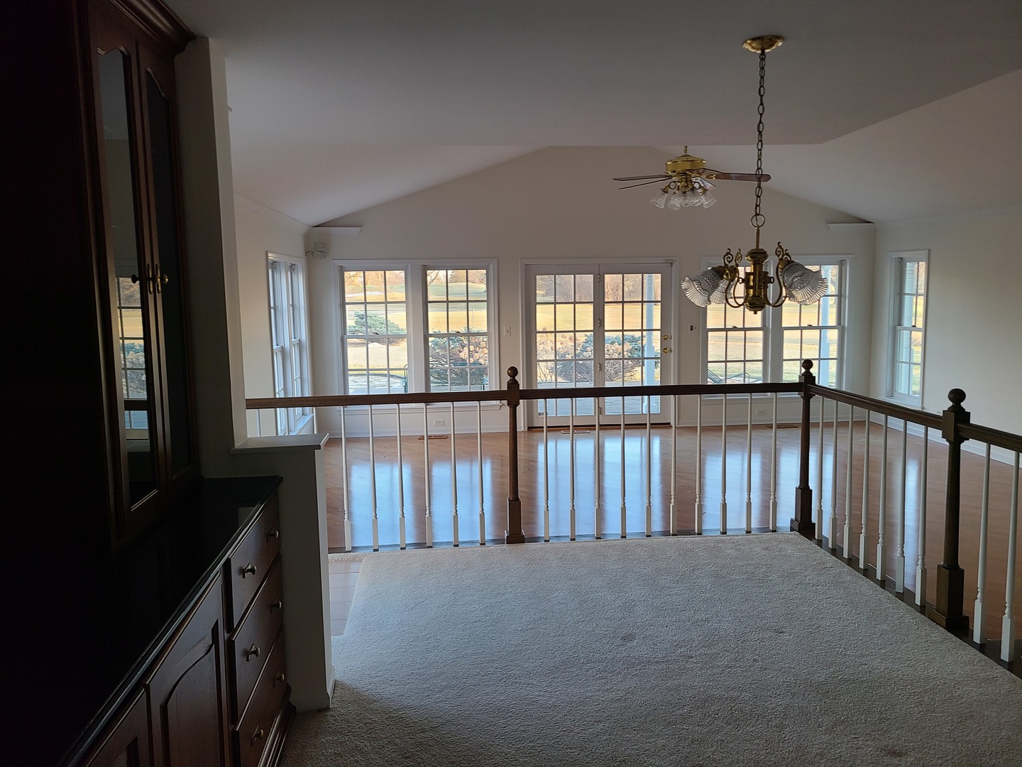 630 Greenview Road Itasca, IL 60143 - Photo 3 of 12 a view of a hallway with windows