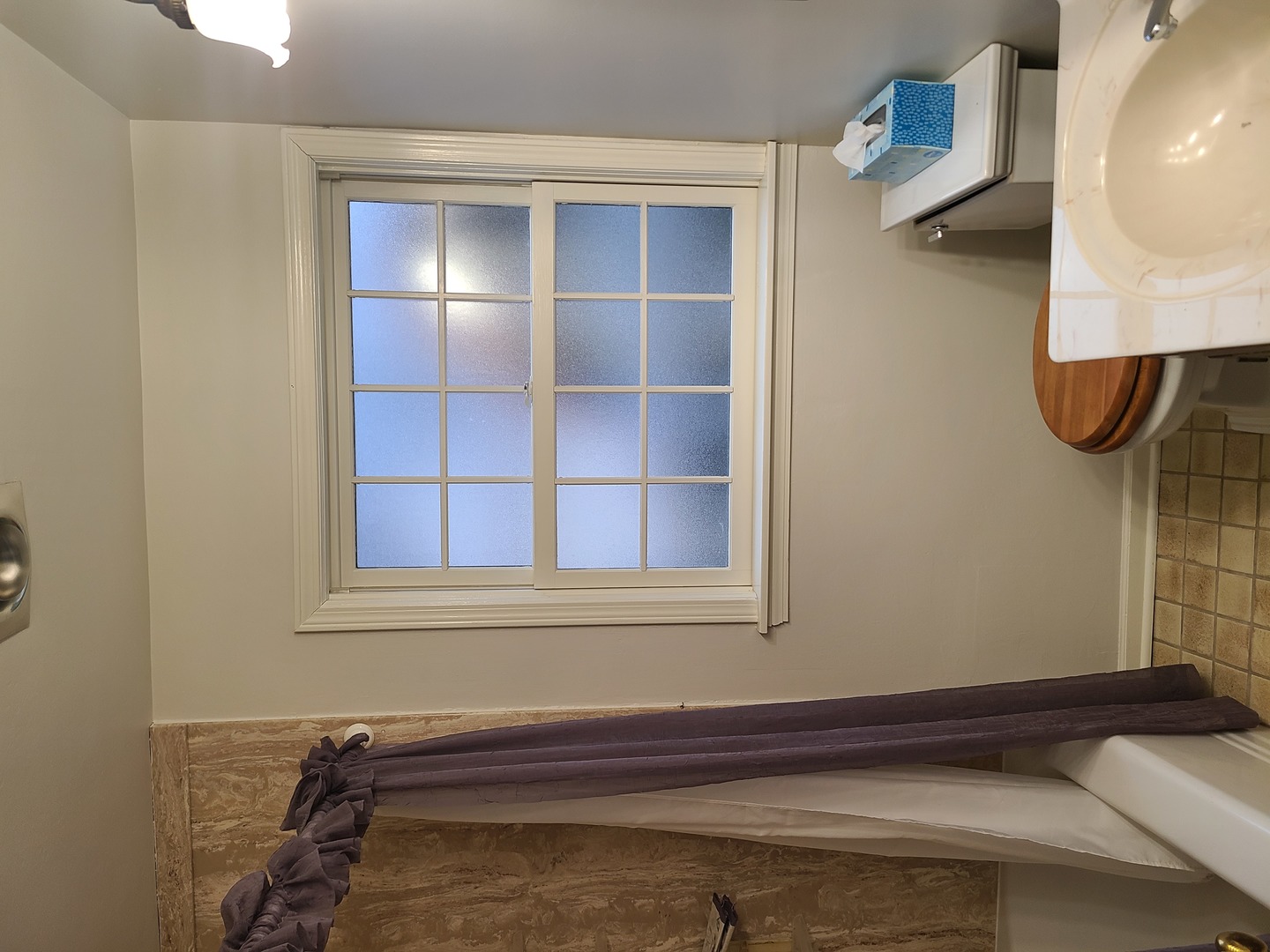 630 Greenview Road Itasca, IL 60143 - Photo 10 of 12 a bathroom with a sink and a mirror