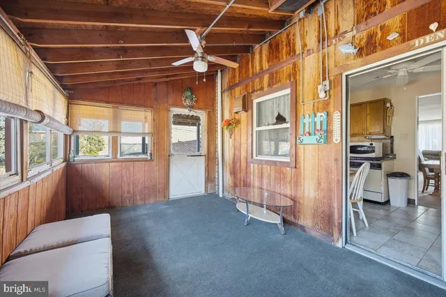 a view of livingroom with furniture