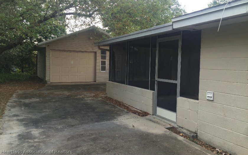 3905 Lakewood Road Sebring, FL 33875 - Photo 3 of 18