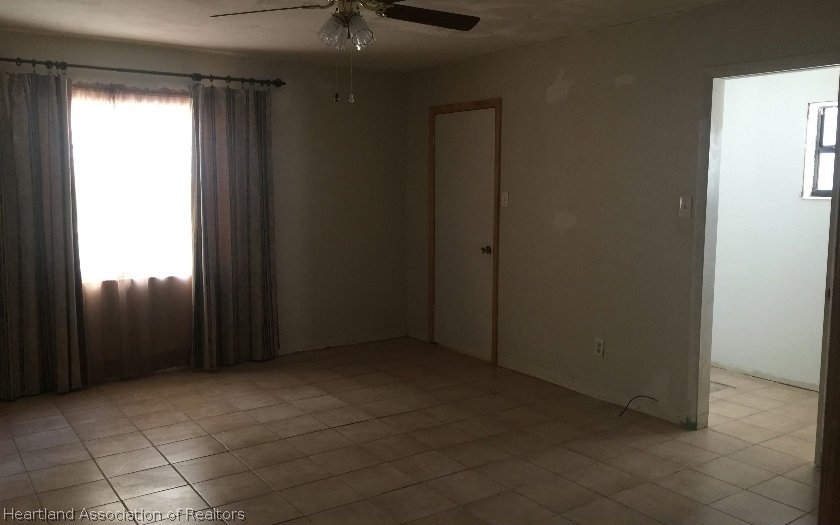 3905 Lakewood Road Sebring, FL 33875 - Photo 10 of 18 a view of an empty room and window