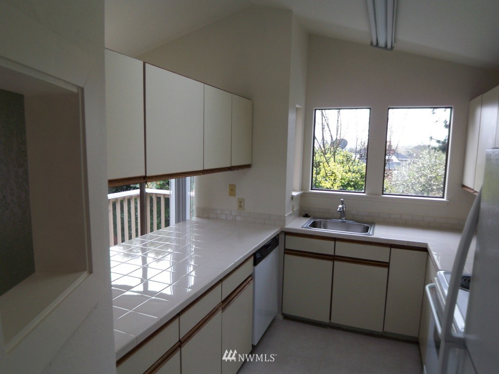 751 North 86th Street Seattle, WA 98103 - Photo 9 of 21 Gallery Image 9