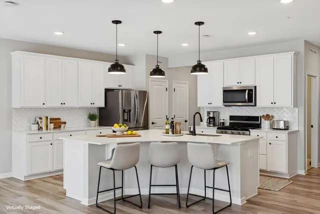 $425,000 | 9597 4th Street North, Lake Elmo, MN 55042