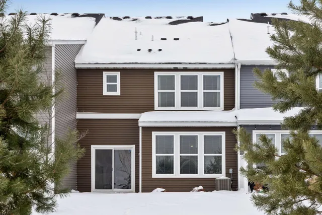 $425,000 | 9597 4th Street North, Lake Elmo, MN 55042