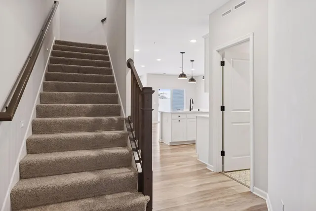 $425,000 | 9597 4th Street North, Lake Elmo, MN 55042