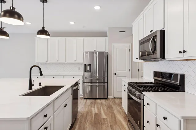 $425,000 | 9597 4th Street North, Lake Elmo, MN 55042