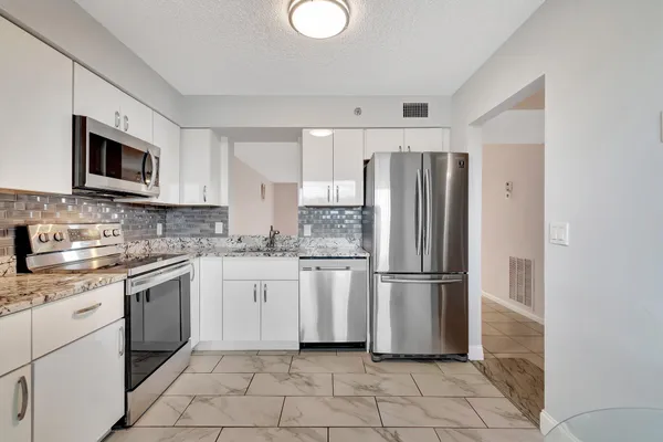 $1,750 | 14623 Bonaire Boulevard, Unit 502, Delray Beach, FL 33446