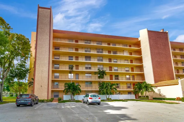 $1,750 | 14623 Bonaire Boulevard, Unit 502, Delray Beach, FL 33446