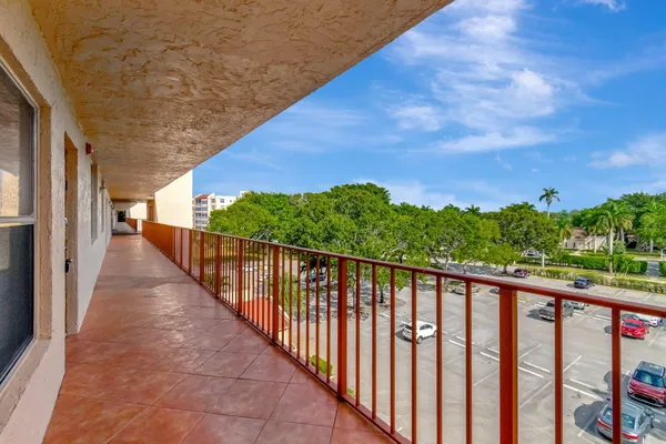 $1,750 | 14623 Bonaire Boulevard, Unit 502, Delray Beach, FL 33446