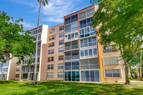 $1,750 | 14623 Bonaire Boulevard, Unit 502, Delray Beach, FL 33446