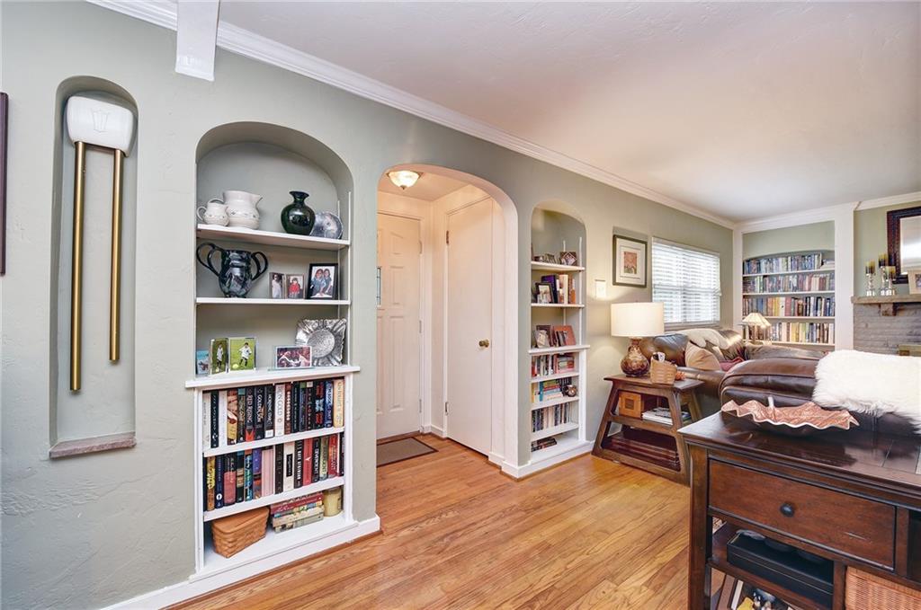 1106 Girard Road Pittsburgh, PA 15227 - Photo 2 of 25 Gallery Image 2