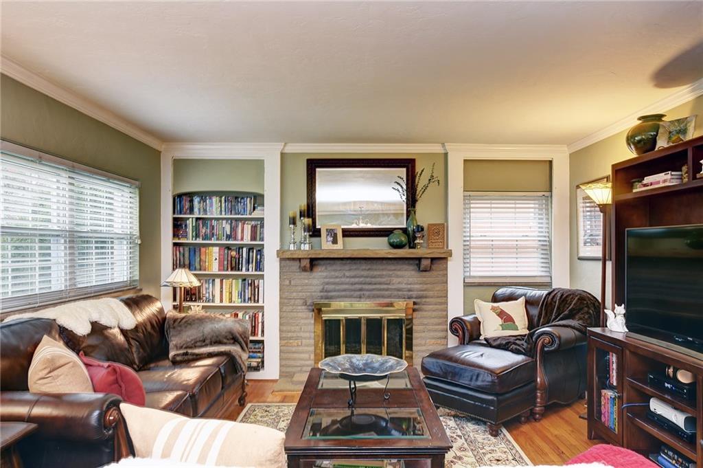1106 Girard Road Pittsburgh, PA 15227 - Photo 4 of 25 Gallery Image 4