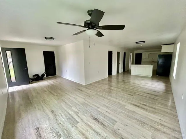 a view of a livingroom with a ceiling fan