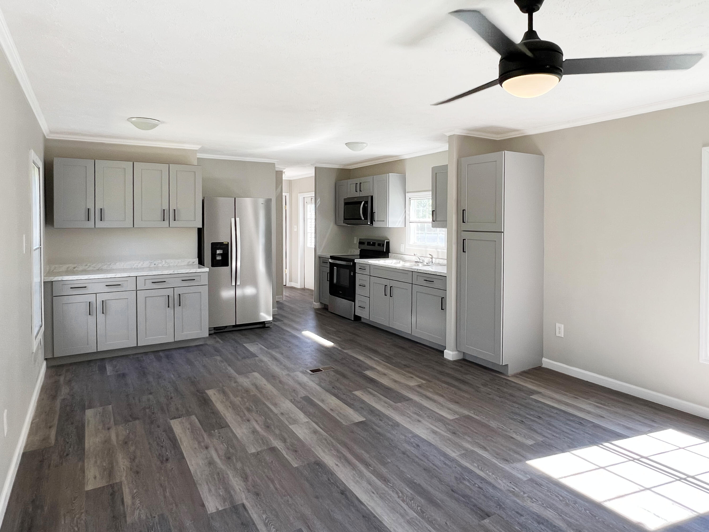 6082 Pleasant Grove Road Walterboro, SC 29488 - Photo 2 of 17 PGliving2