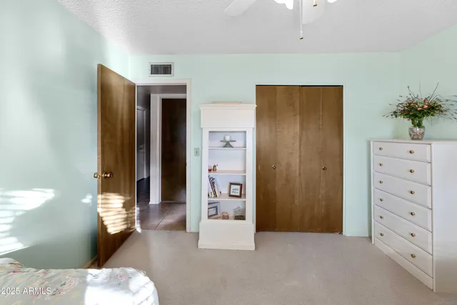 a view of livingroom with furniture