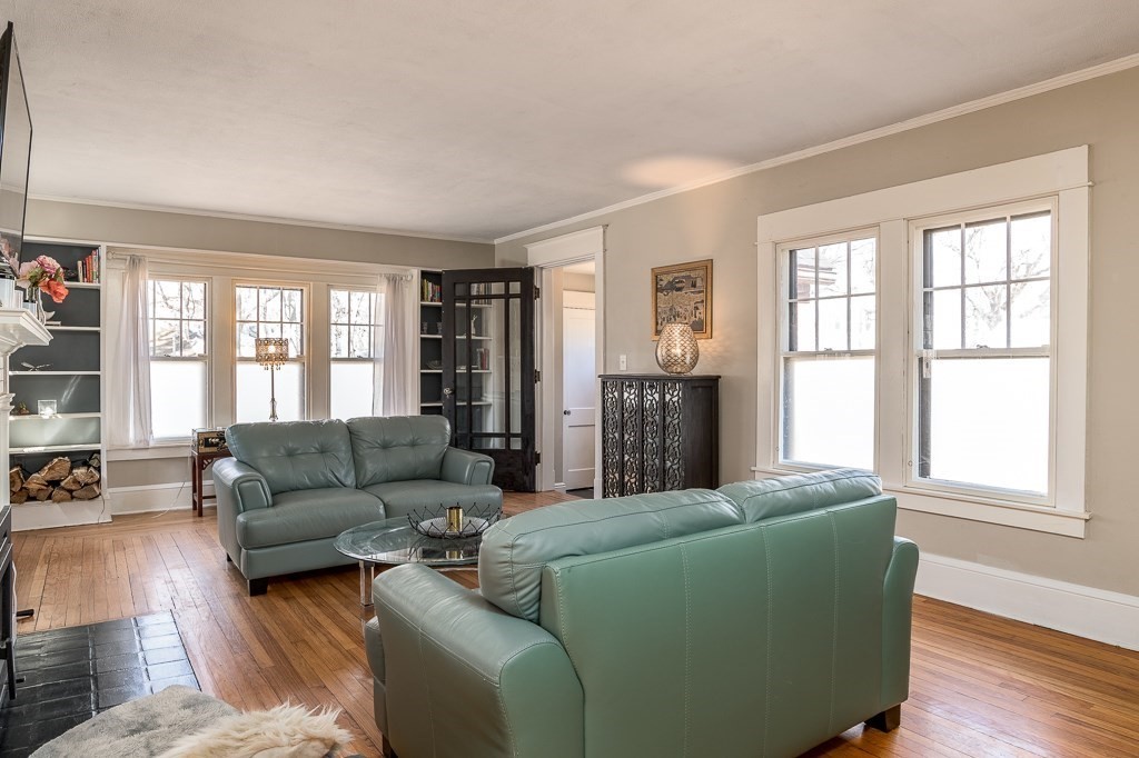 183 Meadowbrook Road Longmeadow, MA 01106 - Photo 3 of 24 Gallery Image 3