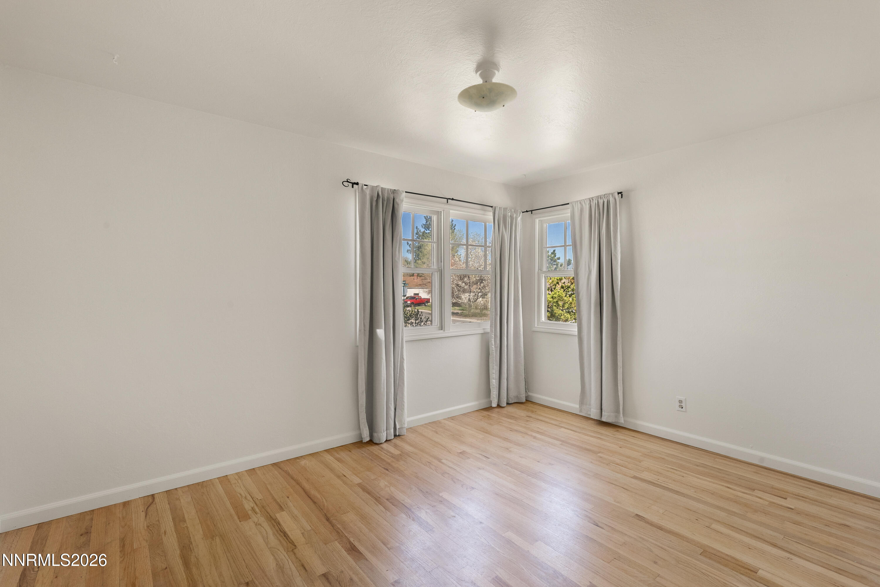 1060 Whitaker Drive Reno, NV 89503 - Photo 13 of 41 1060WhitakeDrive-24