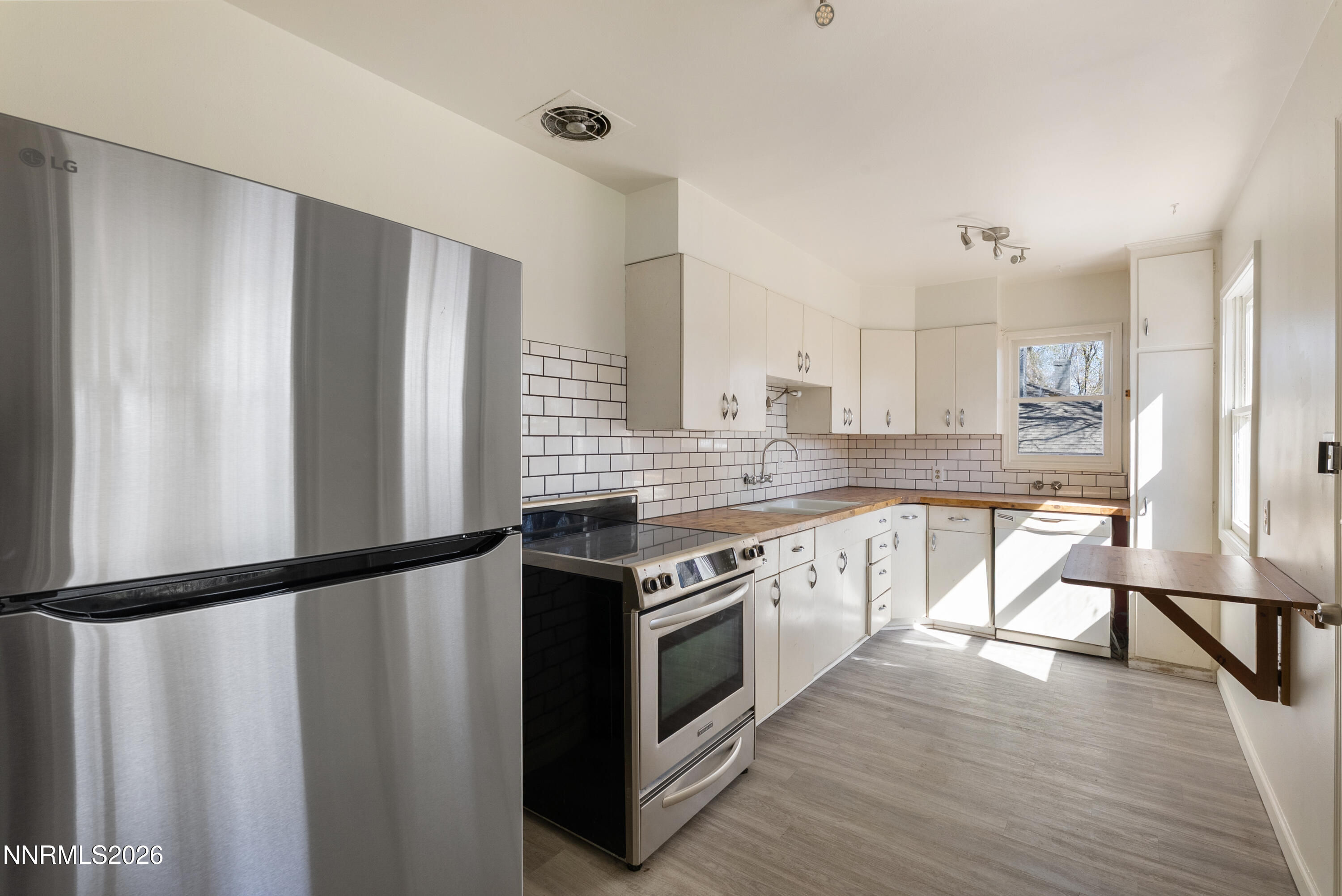 1060 Whitaker Drive Reno, NV 89503 - Photo 18 of 41 1060WhitakeDrive-29