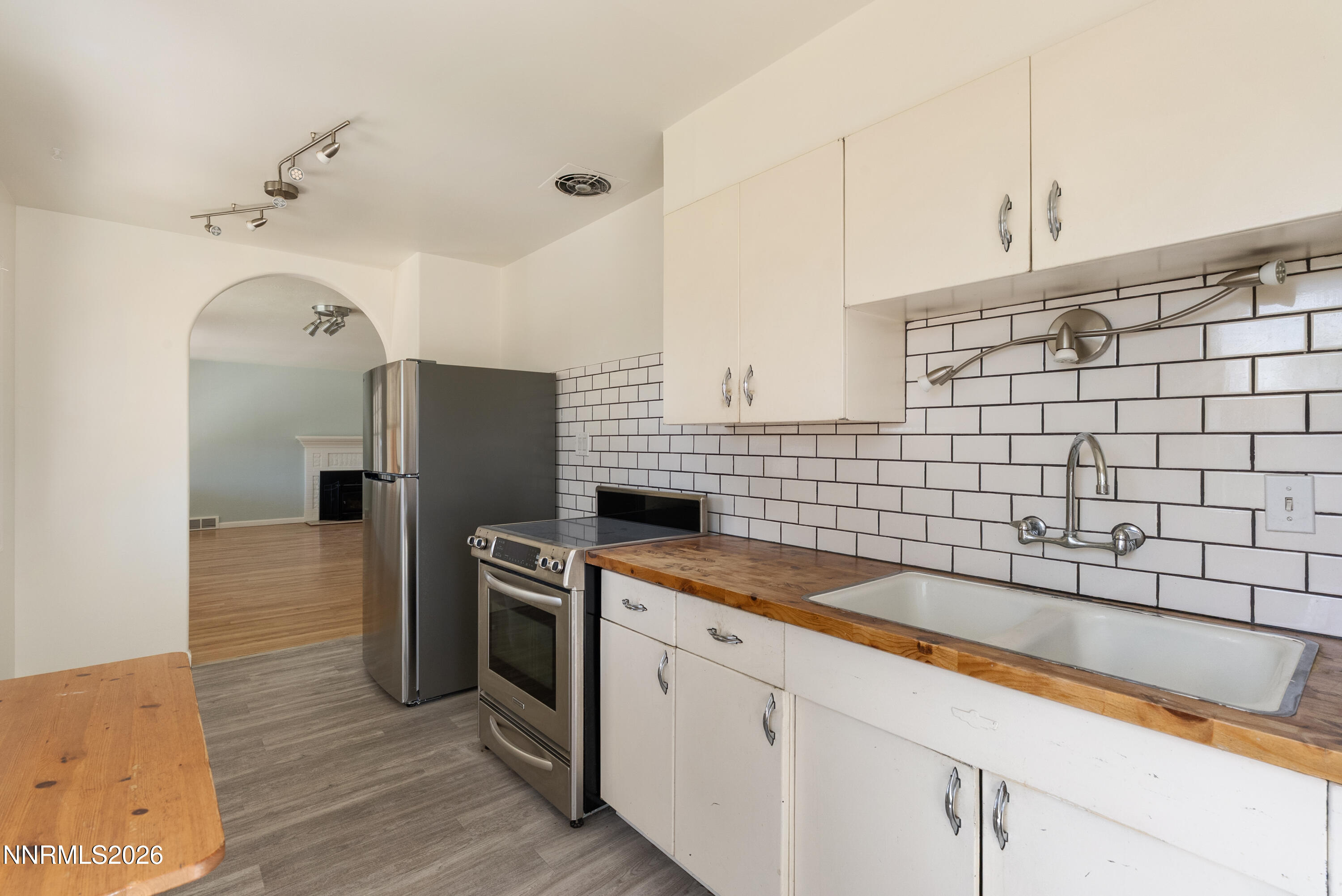 1060 Whitaker Drive Reno, NV 89503 - Photo 20 of 41 1060WhitakeDrive-31