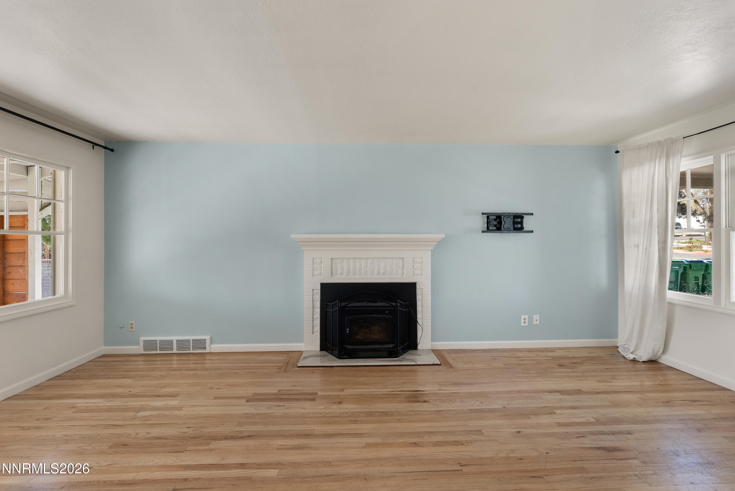 1060 Whitaker Drive Reno, NV 89503 - Photo 7 of 41 1060WhitakeDrive-20