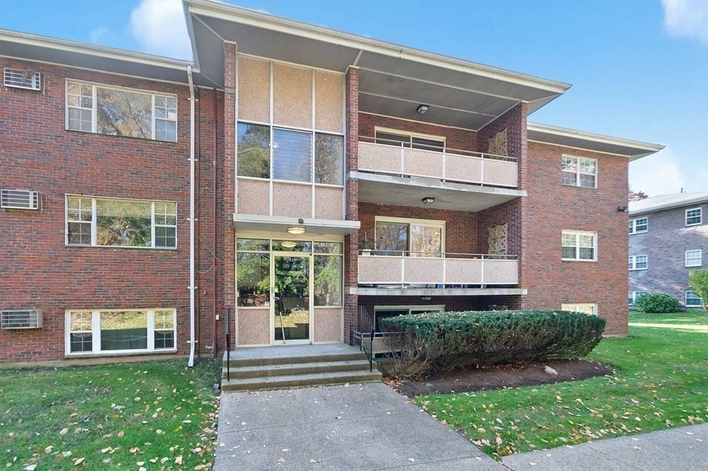55 Jacqueline Road, Unit 11 Waltham, MA 02452 - Photo 21 of 26 Gallery Image 21