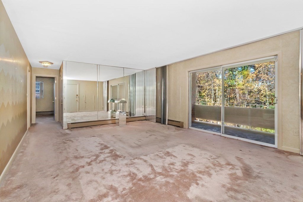 55 Jacqueline Road, Unit 11 Waltham, MA 02452 - Photo 4 of 26 Gallery Image 4