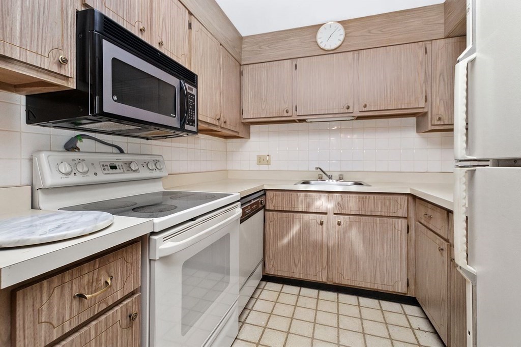 55 Jacqueline Road, Unit 11 Waltham, MA 02452 - Photo 10 of 26 Gallery Image 10