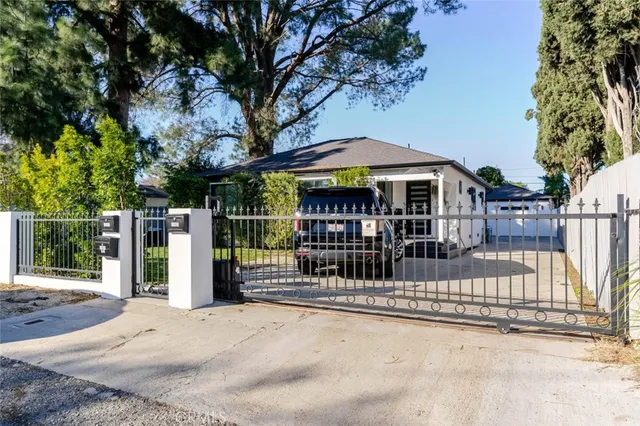 $3,900 | 11453 Calvert Street, North Hollywood, CA 91606