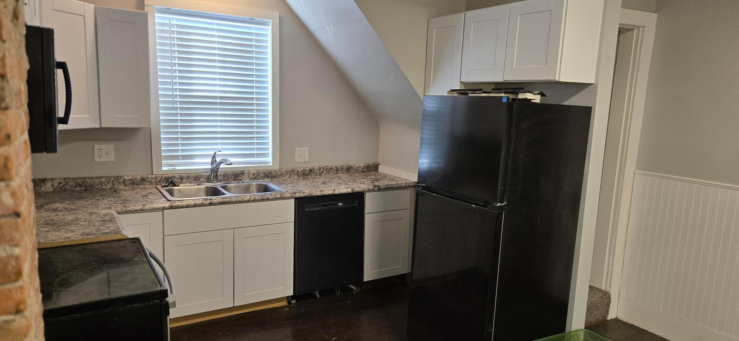 6930 Rings Road Dublin, OH 43016 - Photo 5 of 14 Kitchen
