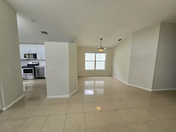 $3,200 | 1041 Fairfax Circle West, Boynton Beach, FL 33436