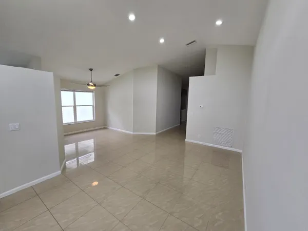 $3,200 | 1041 Fairfax Circle West, Boynton Beach, FL 33436