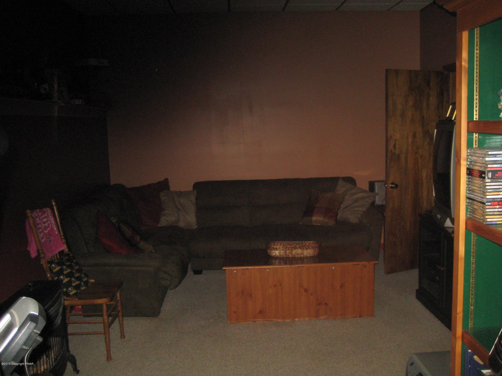 2222 Sparrow Road Bushkill, PA 18324 - Photo 23 of 30 Family room