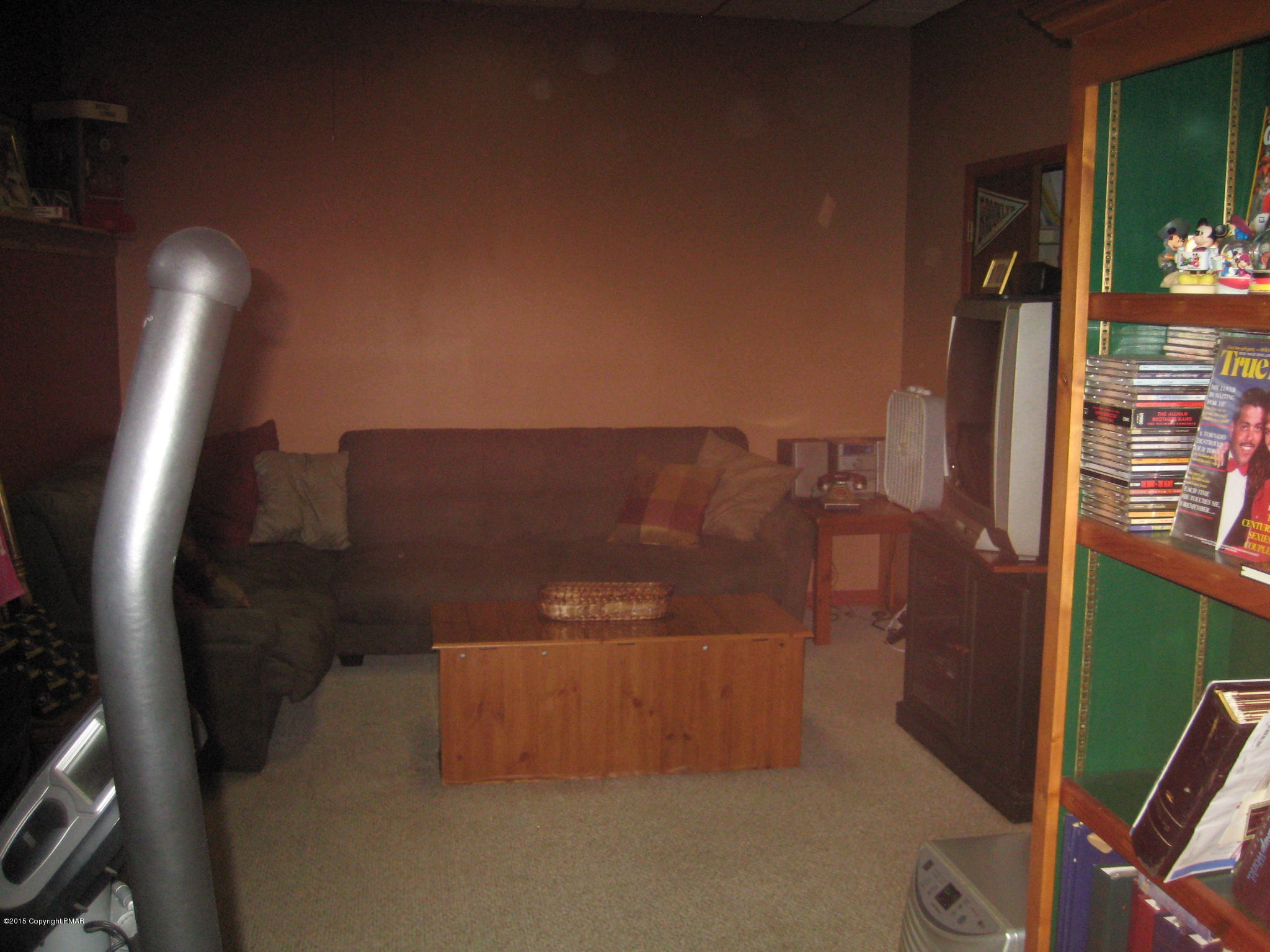2222 Sparrow Road Bushkill, PA 18324 - Photo 26 of 30 2nd view family room