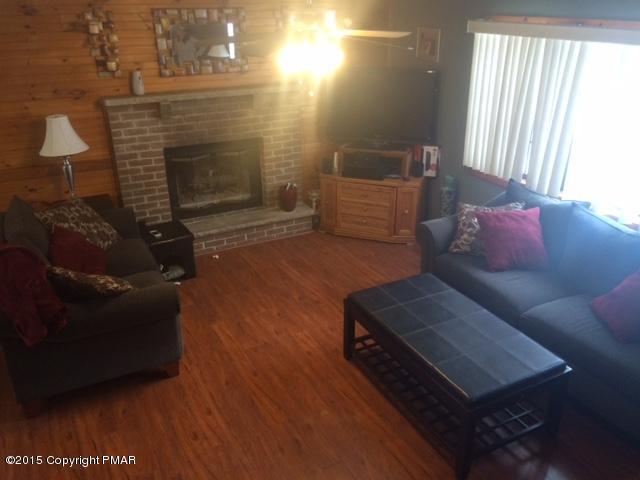 2222 Sparrow Road Bushkill, PA 18324 - Photo 4 of 30 livingroom #2.bmp