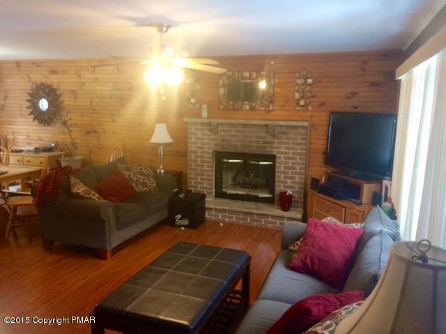 2222 Sparrow Road Bushkill, PA 18324 - Photo 5 of 30 livingroom #3.bmp