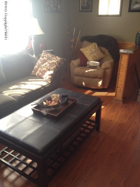 2222 Sparrow Road Bushkill, PA 18324 - Photo 6 of 30 Living room