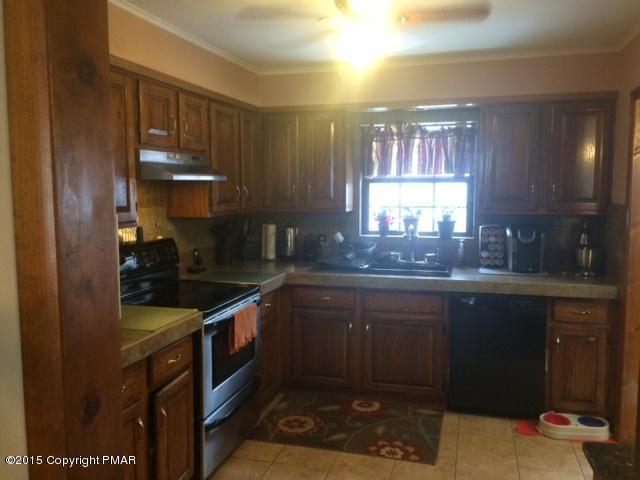 2222 Sparrow Road Bushkill, PA 18324 - Photo 9 of 30 kitchen#2.bmp