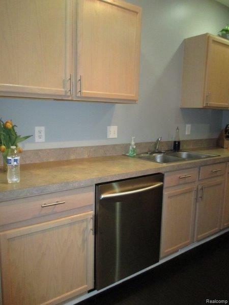 2740 Riverside Drive Trenton, MI 48183 - Photo 12 of 27 2740 Riverside 013.jpg